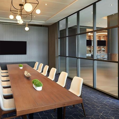 Courtyard By Marriott Calgary Airport Hotel Екстериор снимка