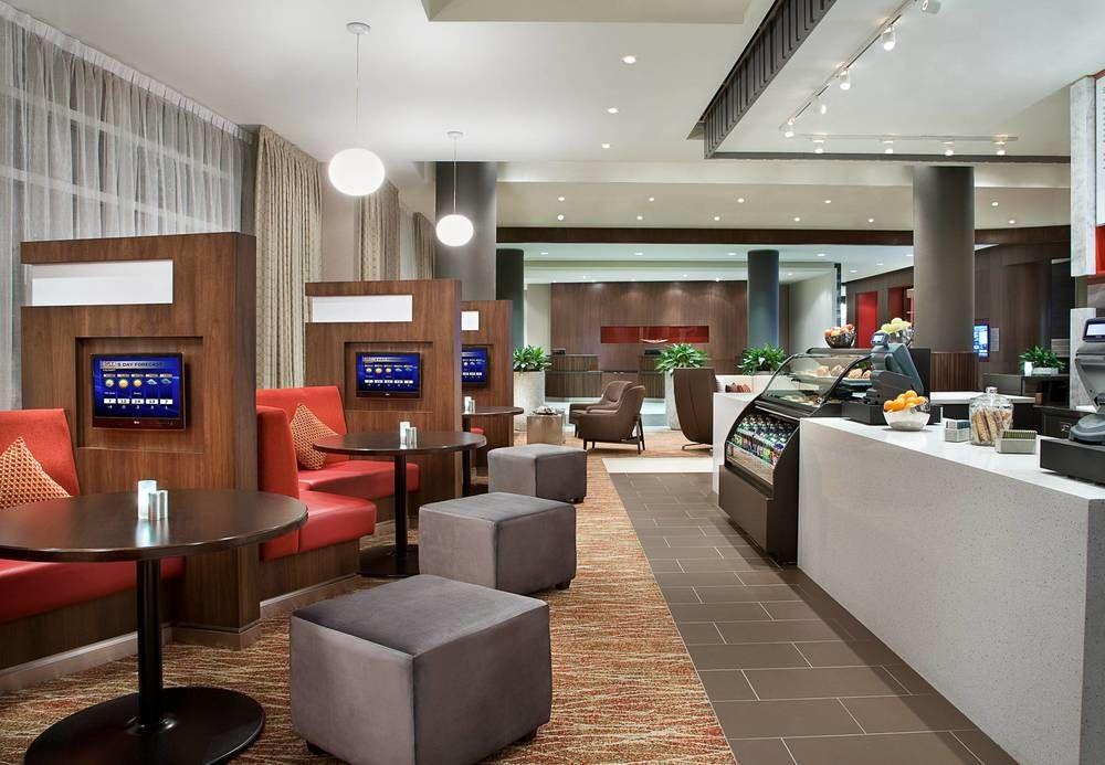 Courtyard By Marriott Calgary Airport Hotel Екстериор снимка