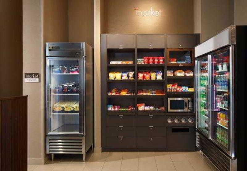 Courtyard By Marriott Calgary Airport Hotel Екстериор снимка